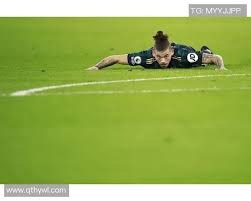 足球世界杯倒计时100天，全球球迷热情高涨